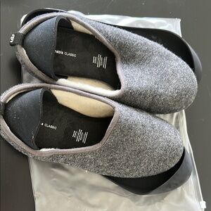 Mahabis Gray Minimalist Slippers- unisex
